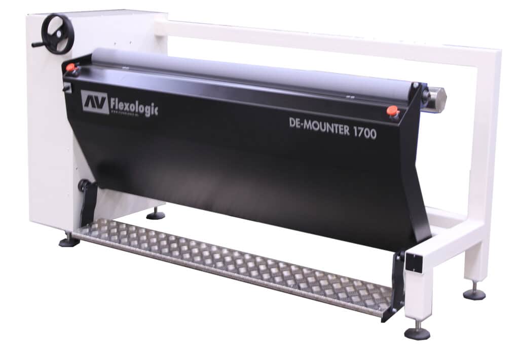 Demounter - Gentle removing plates and tape, flexo print sleeves, cylinders without damage. Ergonomic, efficient operation.